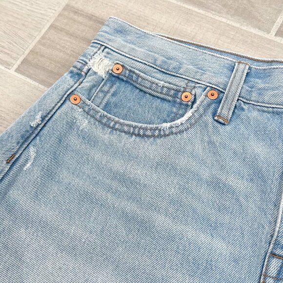 Madewell Relaxed Denim Cut-Off Shorts in Cedarcroft Wash Light Denim Size 26 - Picture 9 of 16